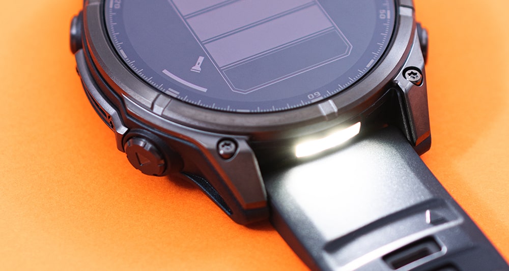 led svítilna na hodinkách Fenix 8